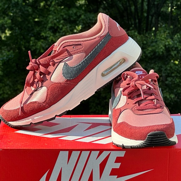 NEW Nike Air Max SC SE Low Casual Sneaker Size US Womens 11 - Picture 1 of 9